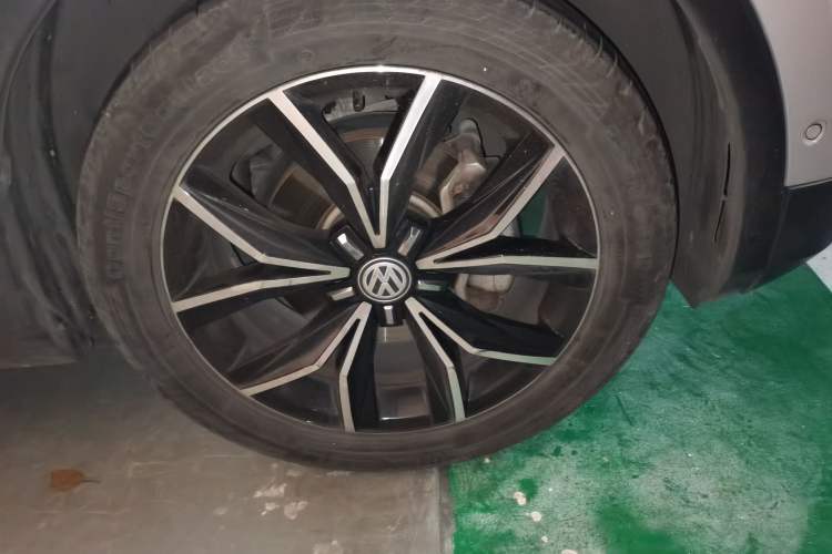 Used Volkswagen Tiguan L 2019 330TSI Automatic Two-Wheel Drive Smart Luxury Version China VI Standard Right Front Wheel Hub