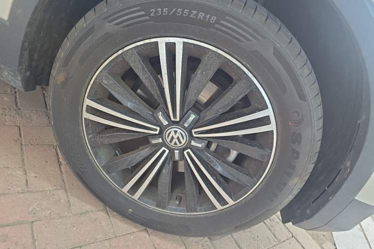 Used Volkswagen Tiguan L 2019 330TSI Automatic Two-Wheel Drive Panoramic Comfort Edition China VI Standard Right Front Wheel Hub