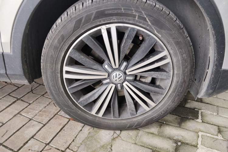 Used Volkswagen Tiguan L 2019 330TSI Automatic Two-Wheel Drive Panoramic Comfort Edition China VI Standard Right Front Wheel Hub