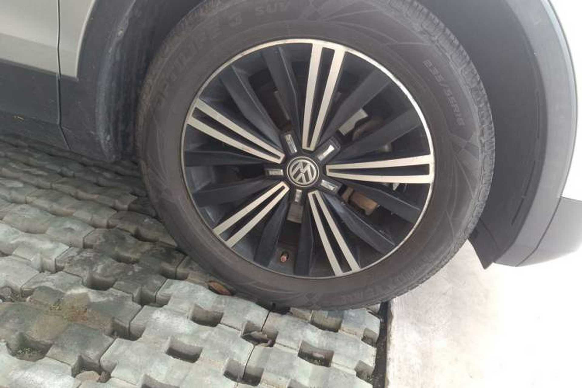 Used Volkswagen Tiguan L 2019 330TSI Automatic Two-Wheel Drive Panoramic Comfort Edition China VI Standard Right Front Wheel Hub
