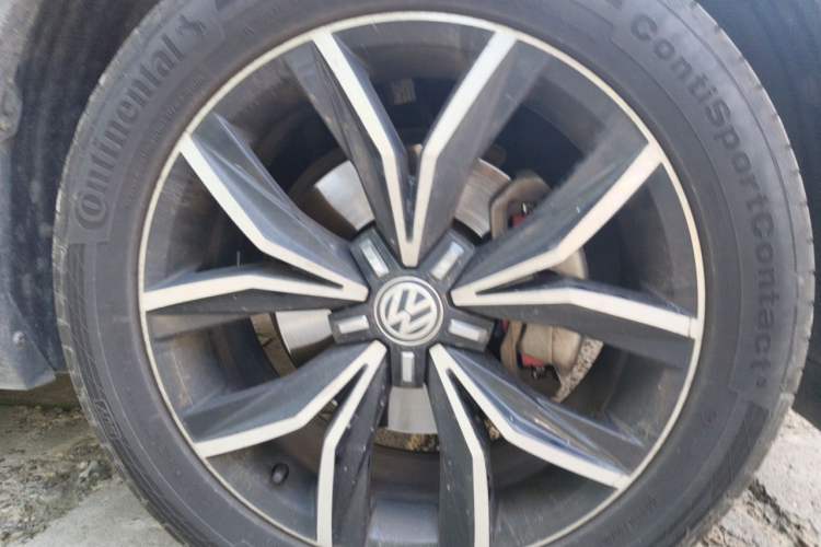 Used Volkswagen Tiguan L 2019 330TSI Automatic Two-Wheel Drive Smart Luxury Version China V Emission Standard Right Front Wheel Hub