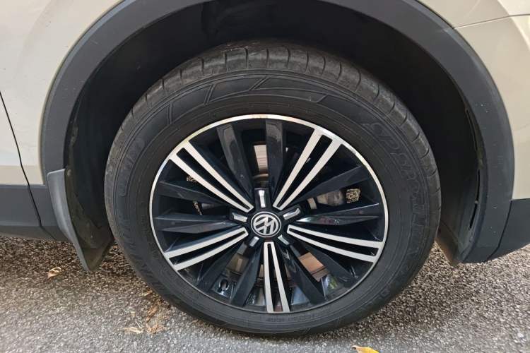 Used Volkswagen Tiguan L 2019 330TSI Automatic Two-Wheel Drive Panoramic Comfort Edition China V Standard Right Front Wheel Hub