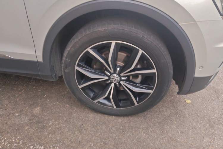 Used Volkswagen Tiguan L 2019 380TSI Automatic All-Wheel Drive Luxury Edition China VI Standard Right Front Wheel Hub