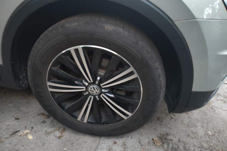 Used Volkswagen Tiguan L 2019 280TSI Automatic Two-Wheel Drive Panoramic Comfort Edition China VI Standard Right Front Wheel Hub