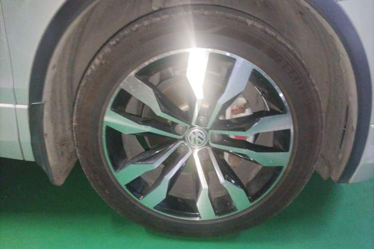 Used Volkswagen Tiguan L 2019 330TSI Automatic Two-Wheel Drive R-Line Flagship Edition China V Standard Right Front Wheel Hub