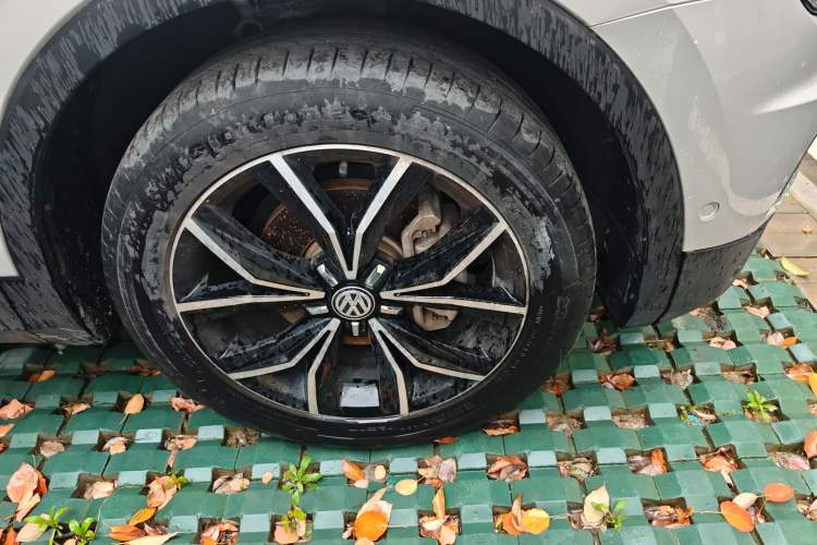 Used Volkswagen Tiguan L 2019 Revised 330TSI Automatic Two-Wheel Drive Smart & Luxury Edition China VI Standard Right Front Wheel Hub