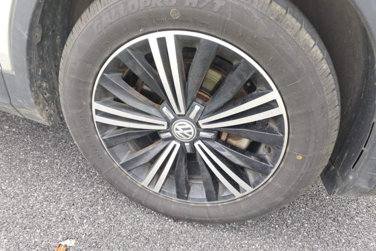 Used Volkswagen Tiguan L 2019 330TSI Automatic Two-Wheel Drive Panoramic Comfort Edition China VI Standard Right Front Wheel Hub