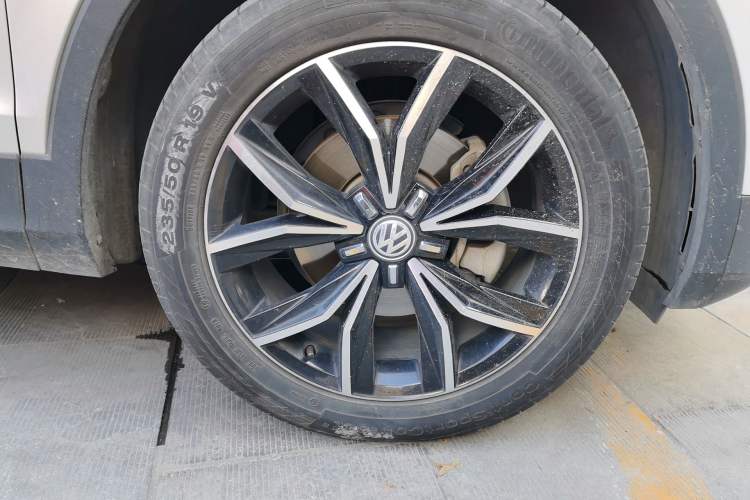 Used Volkswagen Tiguan L 2019 Revised 330TSI Automatic Two-Wheel Drive Smart & Luxury Edition China VI Standard Right Front Wheel Hub