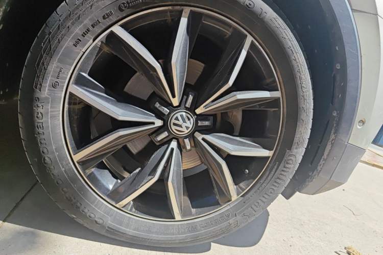 Used Volkswagen Tiguan L 2019 330TSI Automatic Two-Wheel Drive Smart Luxury Version China VI Standard Right Front Wheel Hub