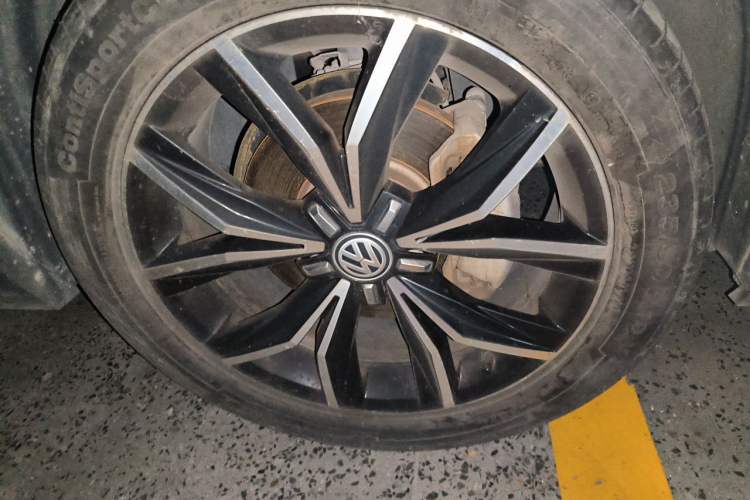 Used Volkswagen Tiguan L 2019 Revised Version 330TSI Automatic Two-Wheel Drive Intelligent Luxury Edition China V Standard Right Front Wheel Hub
