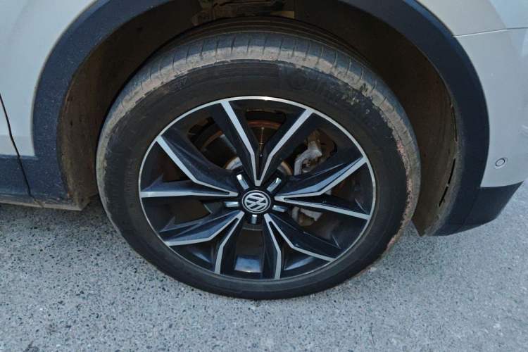 Used Volkswagen Tiguan L 2019 Revised 330TSI Automatic Two-Wheel Drive Smart & Luxury Edition China VI Standard Right Front Wheel Hub