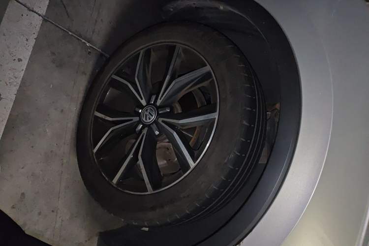 Used Volkswagen Tiguan L 2019 380TSI Automatic All-Wheel Drive Luxury Edition with 7 Seats China VI Standard Right Front Wheel Hub