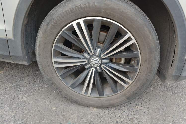 Used Volkswagen Tiguan L 2019 Revised Version 280TSI Automatic Two-Wheel Drive Panoramic Comfort Edition China VI Standard Right Front Wheel Hub