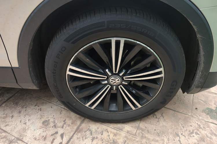 Used Volkswagen Tiguan L 2019 Updated Version 330TSI Automatic Two-Wheel Drive Panoramic Comfort Edition China VI Standard Right Front Wheel Hub