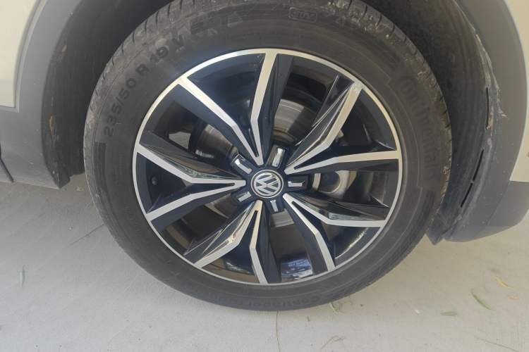 Used Volkswagen Tiguan L 2019 330TSI Automatic Two-Wheel Drive Smart Luxury Version China VI Standard Right Front Wheel Hub