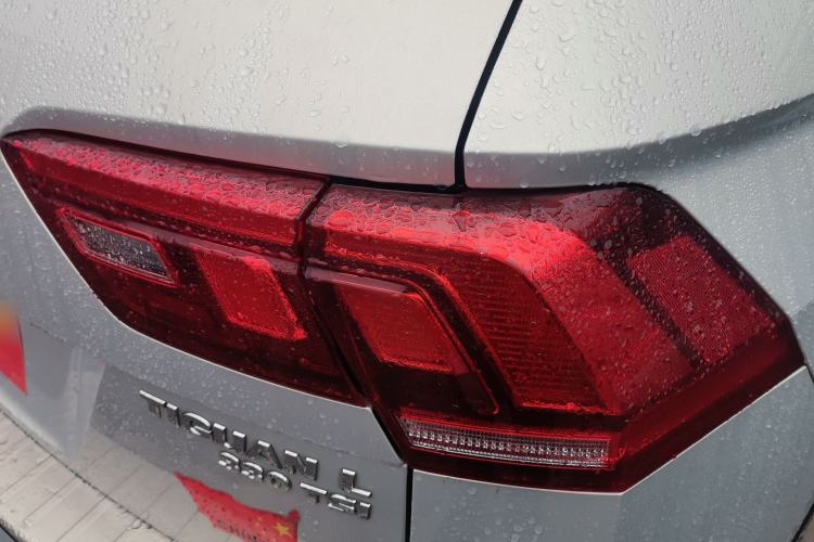 Used Volkswagen Tiguan L 2019 Revised 330TSI Automatic Two-Wheel Drive Smart & Luxury Edition China VI Standard Right Rear Taillight
