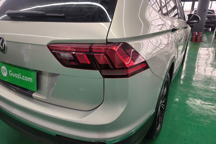 Used Volkswagen Tiguan L 2019 Updated Version 330TSI Automatic Two-Wheel Drive Panoramic Comfort Edition China VI Standard Right Rear Taillight