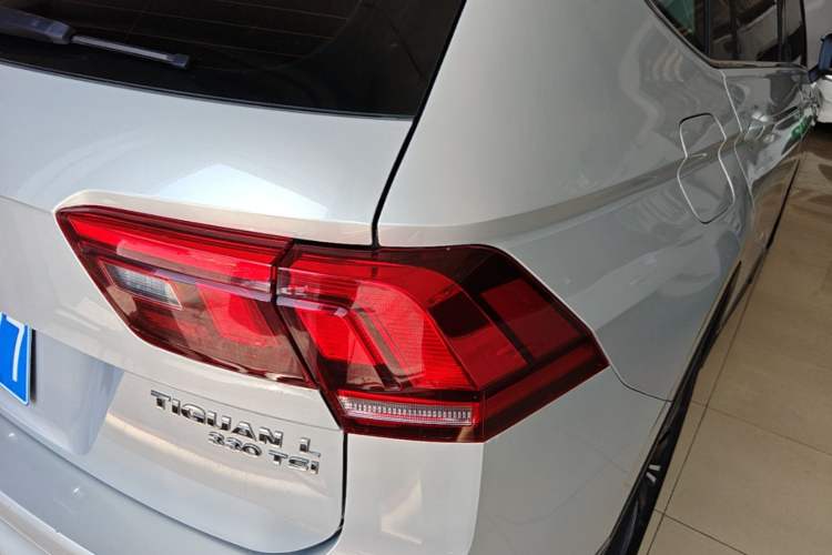Used Volkswagen Tiguan L 2019 330TSI Automatic Two-Wheel Drive Panoramic Comfort Edition China VI Standard Right Rear Taillight