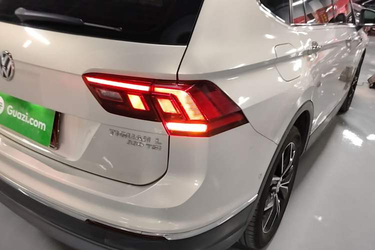 Used Volkswagen Tiguan L 2019 330TSI Automatic Two-Wheel Drive Smart Luxury Version China V Emission Standard Right Rear Taillight
