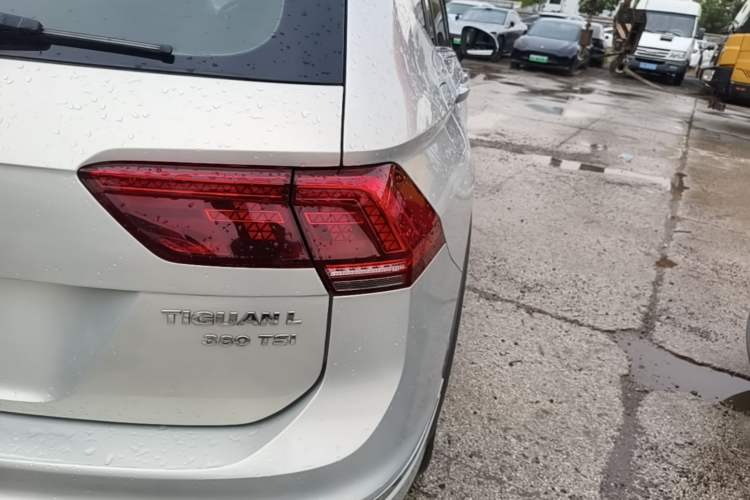 Used Volkswagen Tiguan L 2019 380TSI Automatic All-Wheel Drive R-Line Prestige Flagship Model China VI Standard Right Rear Taillight