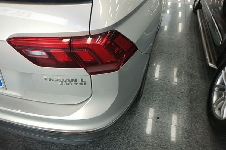 Used Volkswagen Tiguan L 2019 330TSI Automatic Two-Wheel Drive Panoramic Comfort Edition China VI Standard Right Rear Taillight