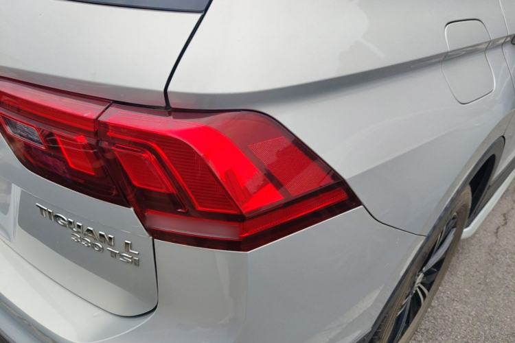 Used Volkswagen Tiguan L 2019 330TSI Automatic Two-Wheel Drive Luxury Edition China VI Standard Right Rear Taillight