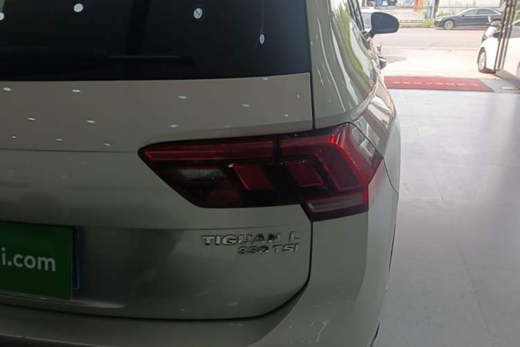 Used Volkswagen Tiguan L 2019 Updated Version 330TSI Automatic Two-Wheel Drive Panoramic Comfort Edition China VI Standard Right Rear Taillight