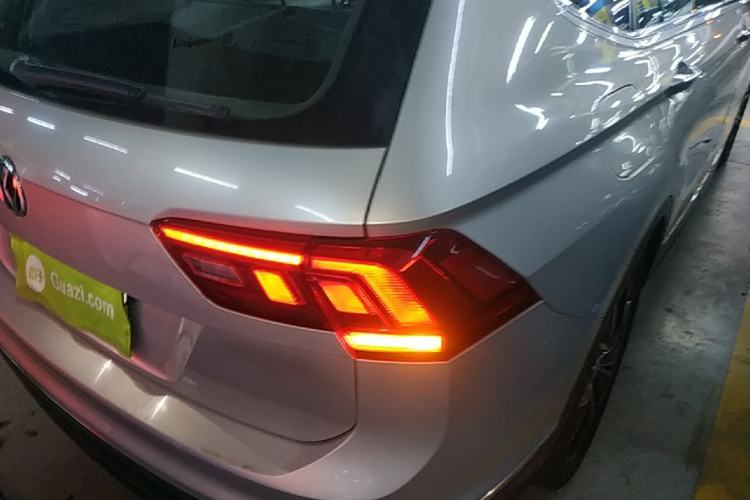 Used Volkswagen Tiguan L 2019 Revised 330TSI Automatic Two-Wheel Drive Smart & Luxury Edition China VI Standard Right Rear Taillight