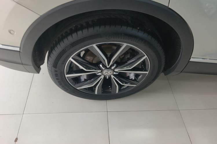 Used Volkswagen Tiguan L 2019 Revised 330TSI Automatic Two-Wheel Drive Smart & Luxury Edition China VI Standard Right Rear Wheel Hub