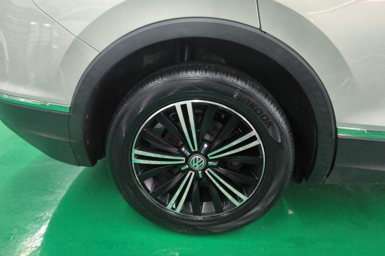 Used Volkswagen Tiguan L 2019 Updated Version 330TSI Automatic Two-Wheel Drive Panoramic Comfort Edition China VI Standard Right Rear Wheel Hub