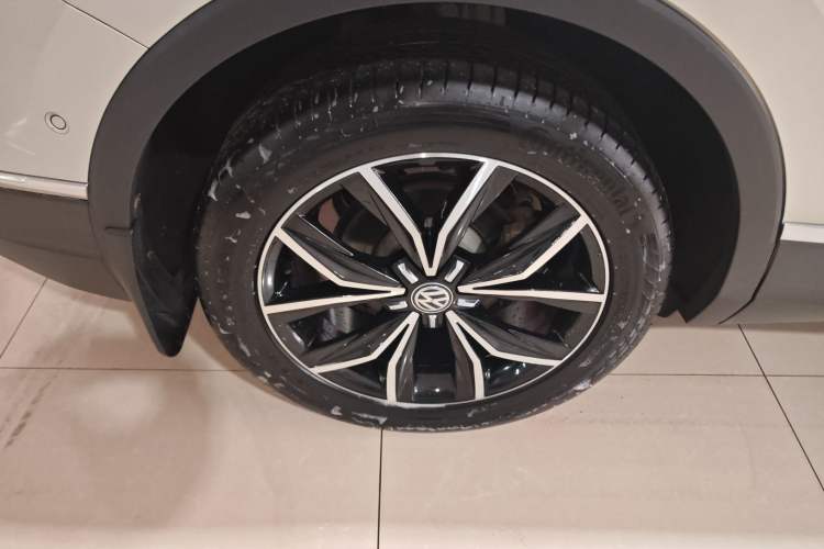 Used Volkswagen Tiguan L 2019 Revised 330TSI Automatic Two-Wheel Drive Smart & Luxury Edition China VI Standard Right Rear Wheel Hub