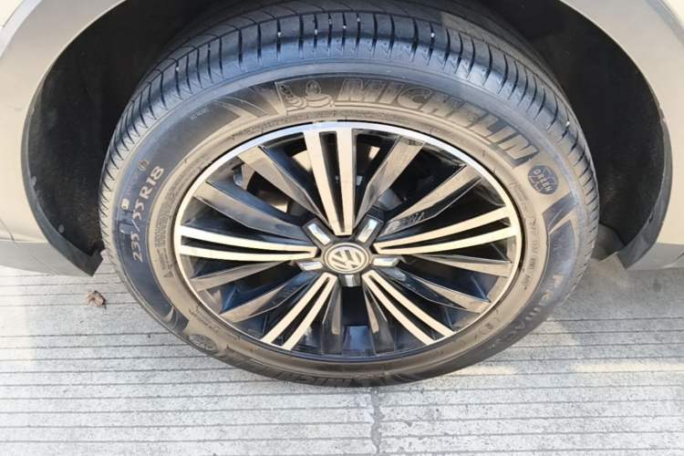 Used Volkswagen Tiguan L 2019 330TSI Automatic Two-Wheel Drive Panoramic Comfort Edition China V Standard Right Rear Wheel Hub