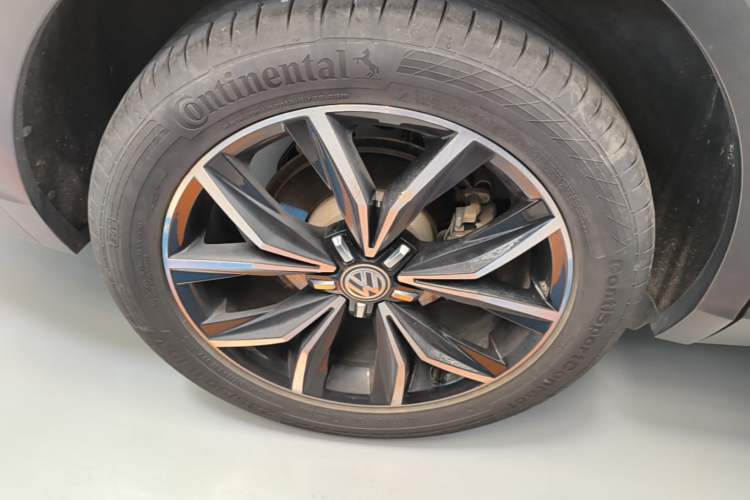 Used Volkswagen Tiguan L 2019 Revised 330TSI Automatic Two-Wheel Drive Smart & Luxury Edition China VI Standard Right Rear Wheel Hub