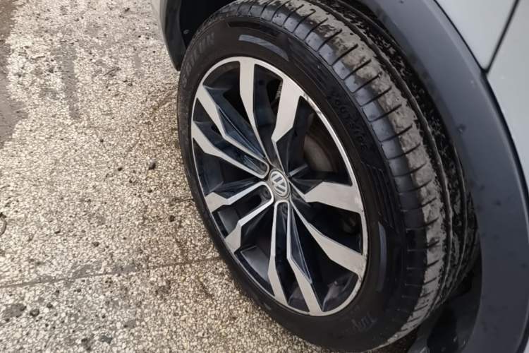 Used Volkswagen Tiguan L 2019 380TSI Automatic All-Wheel Drive R-Line Prestige Flagship Model China VI Standard Right Rear Wheel Hub
