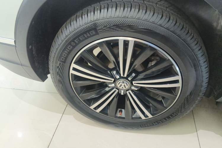 Used Volkswagen Tiguan L 2019 Updated Version 330TSI Automatic Two-Wheel Drive Panoramic Comfort Edition China VI Standard Right Rear Wheel Hub