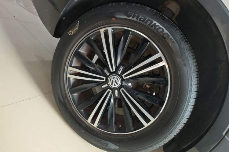 Used Volkswagen Tiguan L 2019 330TSI Automatic Two-Wheel Drive Luxury Edition China VI Standard Right Rear Wheel Hub