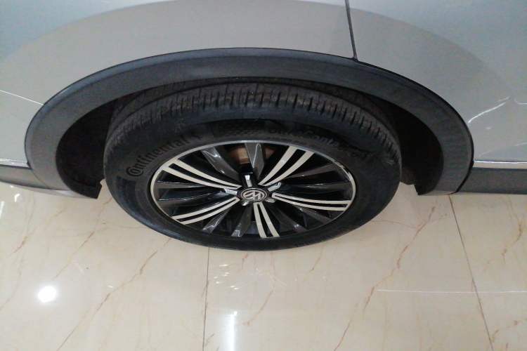 Used Volkswagen Tiguan L 2019 330TSI Automatic Two-Wheel Drive Panoramic Comfort Edition China V Standard Right Rear Wheel Hub