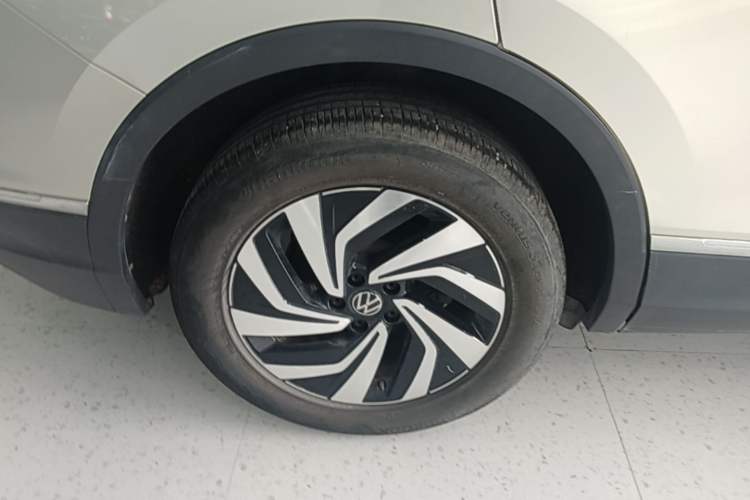 Used Volkswagen Tiguan L 2019 Updated Version 330TSI Automatic Two-Wheel Drive Panoramic Comfort Edition China VI Standard Right Rear Wheel Hub