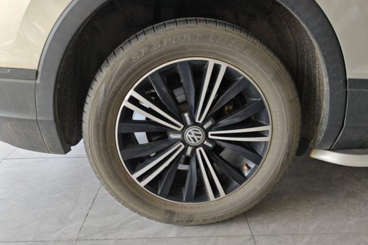Used Volkswagen Tiguan L 2019 330TSI Automatic Two-Wheel Drive Luxury Edition China VI Standard Right Rear Wheel Hub