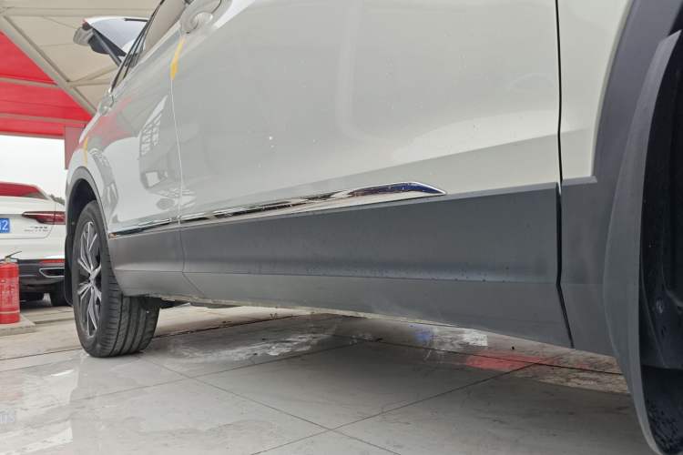 Used Volkswagen Tiguan L 2019 Revised 330TSI Automatic Two-Wheel Drive Smart & Luxury Edition China VI Standard Right Side Sill