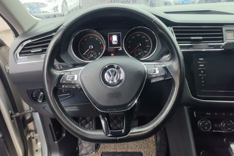 Used Volkswagen Tiguan L 2019 Revised 330TSI Automatic Two-Wheel Drive Smart & Luxury Edition China VI Standard Steering Wheel