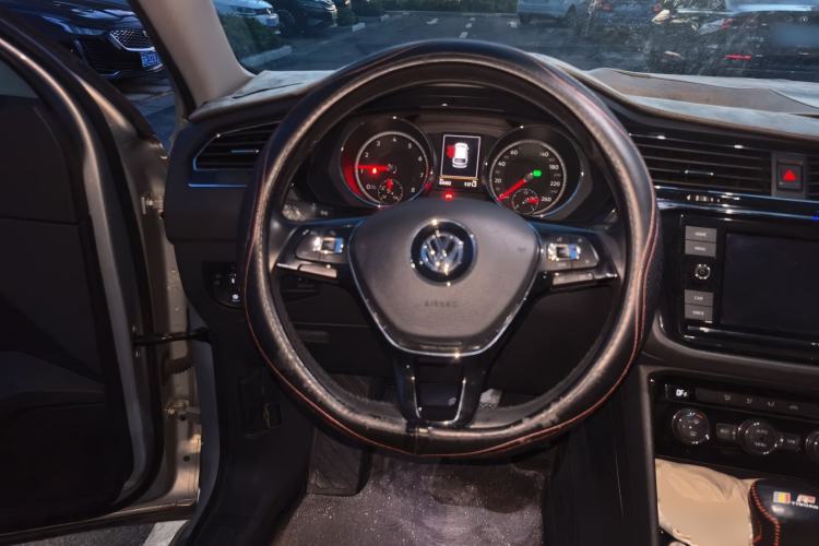 Used Volkswagen Tiguan L 2019 330TSI Automatic Two-Wheel Drive Panoramic Comfort Edition China VI Standard Steering Wheel