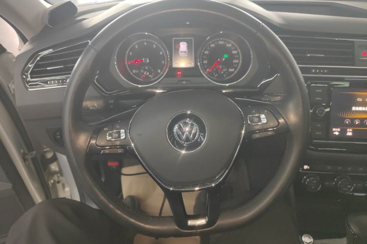 Used Volkswagen Tiguan L 2019 330TSI Automatic Two-Wheel Drive Panoramic Comfort Edition China V Standard Steering Wheel