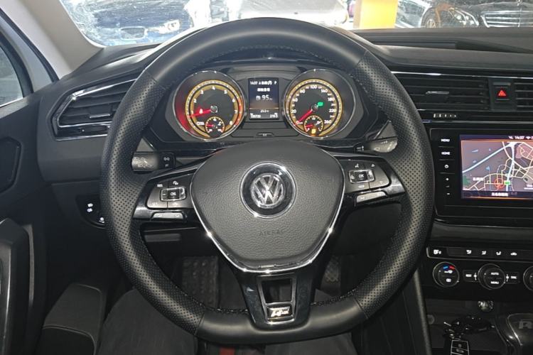 Used Volkswagen Tiguan L 2019 Updated Version 330TSI Automatic Two-Wheel Drive Panoramic Comfort Edition China VI Standard Steering Wheel