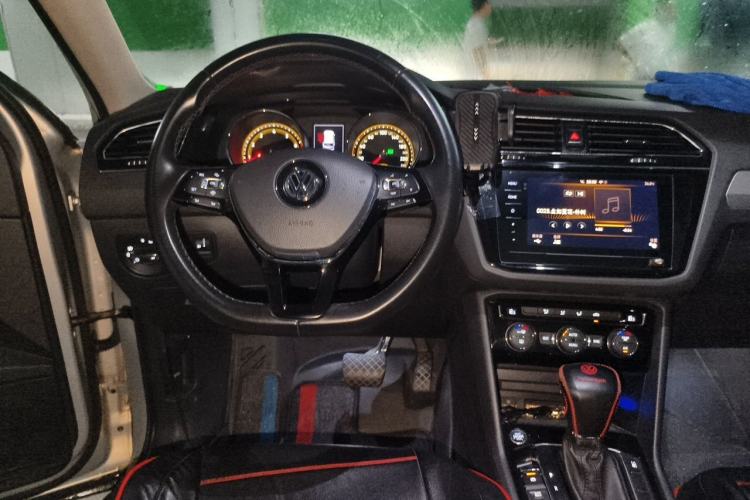 Used Volkswagen Tiguan L 2019 Updated Version 330TSI Automatic Two-Wheel Drive Panoramic Comfort Edition China VI Standard Steering Wheel