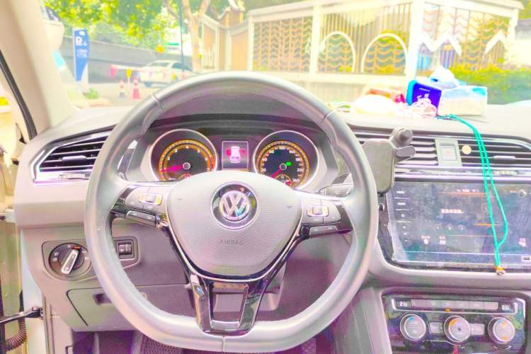 Used Volkswagen Tiguan L 2019 Updated Version 330TSI Automatic Two-Wheel Drive Panoramic Comfort Edition China VI Standard Steering Wheel