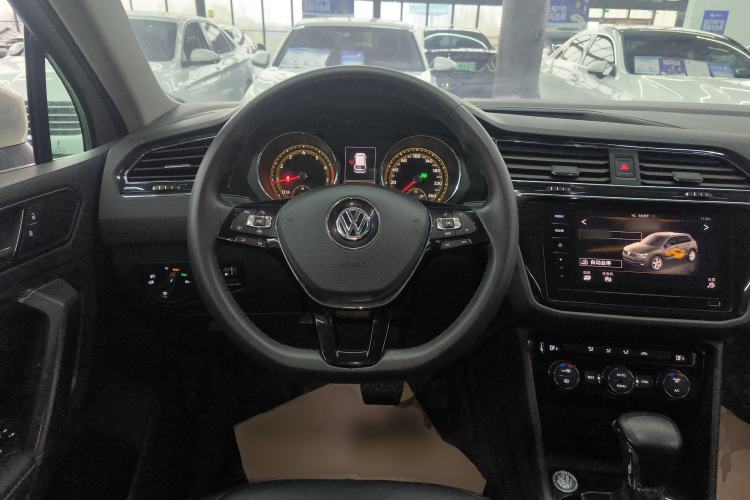 Used Volkswagen Tiguan L 2019 Updated Version 330TSI Automatic Two-Wheel Drive Panoramic Comfort Edition China VI Standard Steering Wheel
