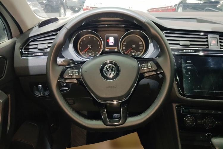 Used Volkswagen Tiguan L 2019 330TSI Automatic Two-Wheel Drive Panoramic Comfort Edition China VI Standard Steering Wheel