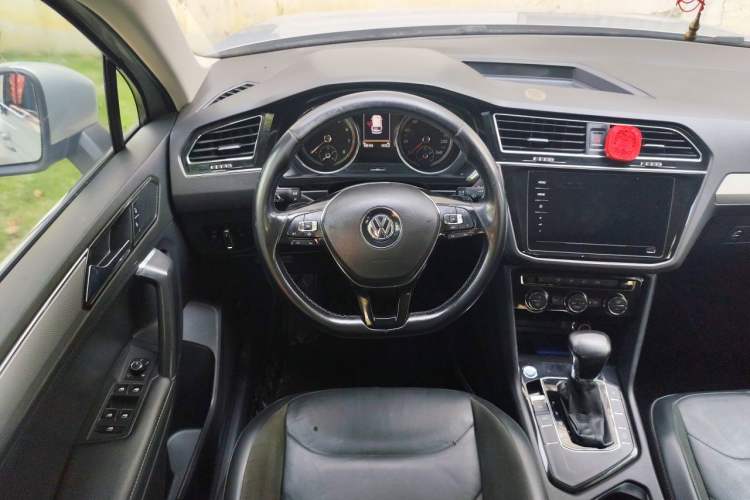 Used Volkswagen Tiguan L 2019 330TSI Automatic Two-Wheel Drive Panoramic Comfort Edition China VI Standard Steering Wheel