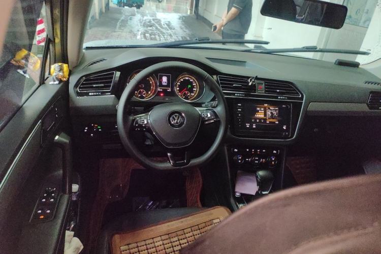 Used Volkswagen Tiguan L 2019 Revised Version 280TSI Automatic Two-Wheel Drive Panoramic Comfort Edition China VI Standard Steering Wheel